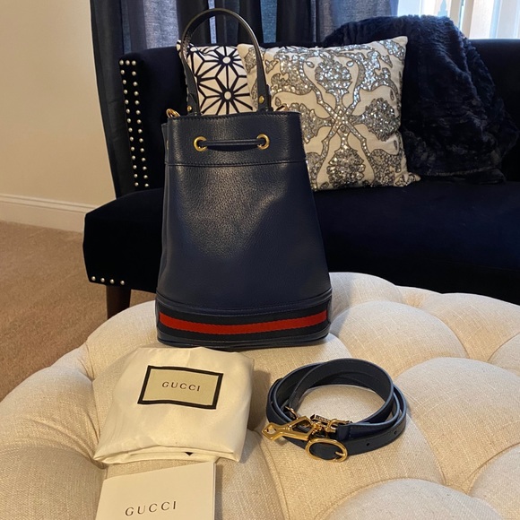 ✨SALE✨RESERVED!✨GUCCI✨NWT✨ALL LEATHER BUCKET BAG - Picture 8 of 16